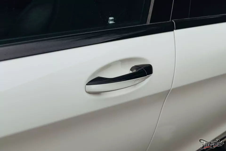 Выполнили полный антихром для Mercedes W222, произвели комплекс детейлинг-услуг и фирменный Шиномонтаж на вибростенде на стендах Hunter